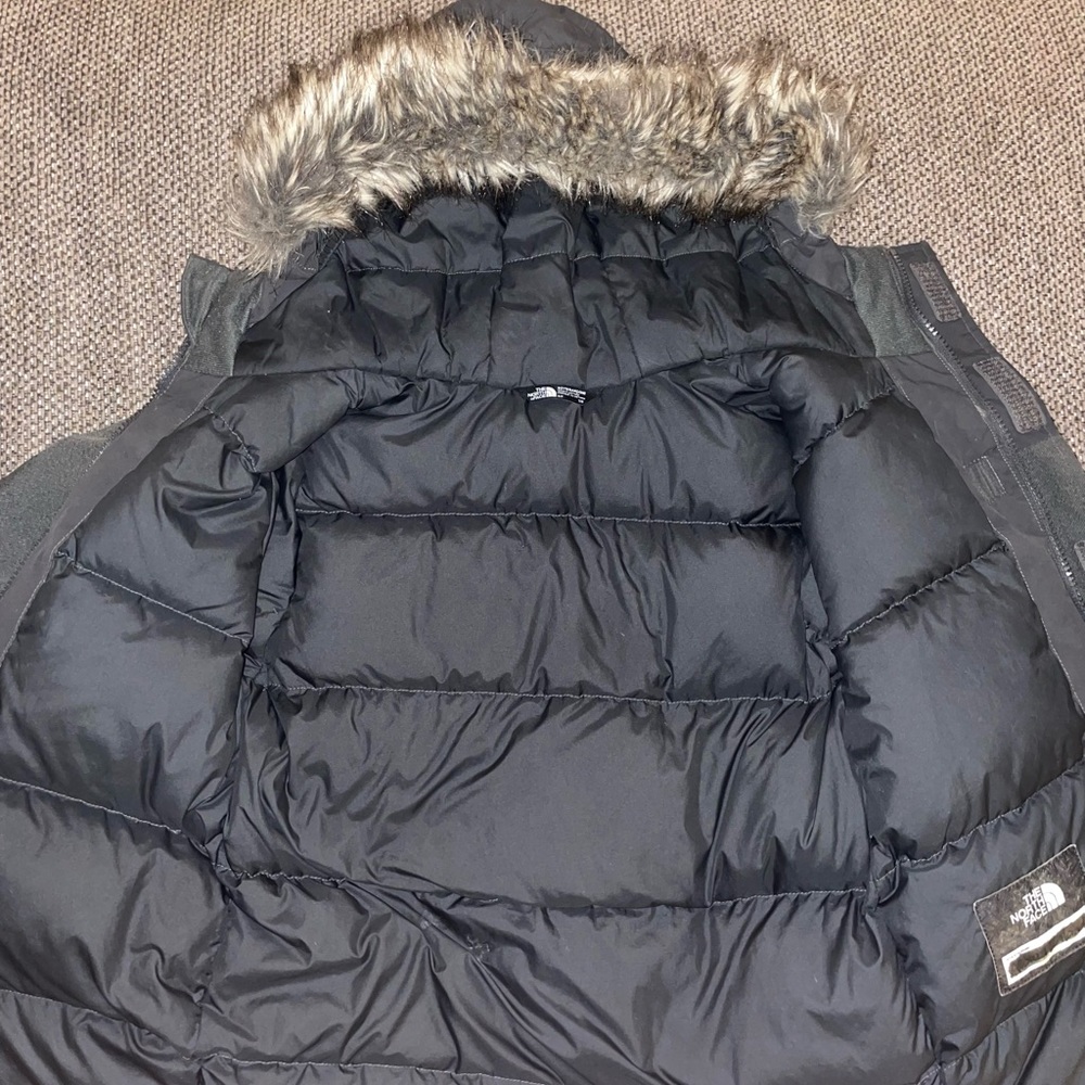 Boys North Face winter coat.Dry vent 550 size7/8 good used condition.NOTE:NO FUR
